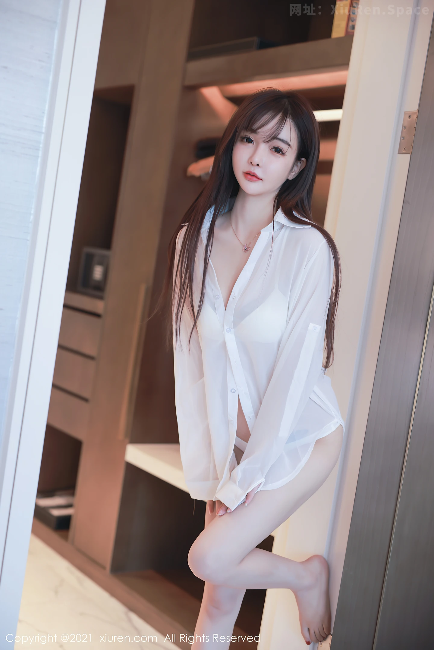 图片[6]-[XiuRen秀人网]VOL.3064 嫩模南初妹妹洁白动人衬衫配白色内衣秀完美身材撩人诱惑写真50P-秀人网官方网站